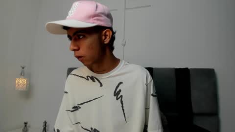 dikey_18 online show from February 4, 8:38 pm