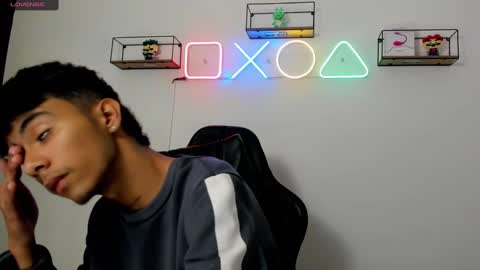 dikey_18 online show from March 7, 5:29 am