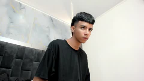 dikey_18 online show from January 18, 8:19 pm