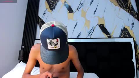 dikey_18 online show from February 6, 11:37 pm