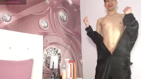 dilan_femboy_ online show from July 6, 2:25 pm