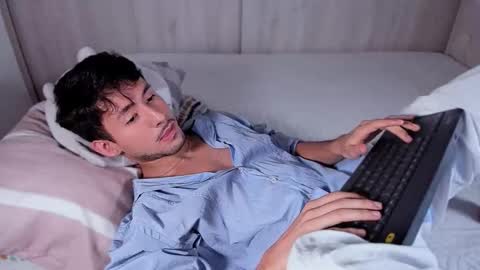 Snapshot of dimitri_targaryen chatting on October 21, 11:41 pm Fabian online show from October 21, 11:41 pm