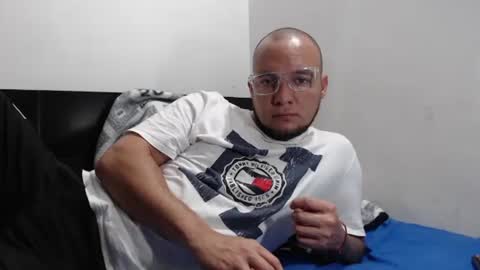dimitribigdick18 online show from May 2, 7:08 pm