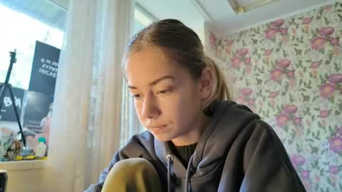 Snapshot of dinorahmroczkowski chatting on September 19, 8:18 am dinorahmroczkowski online show from September 19, 8:18 am