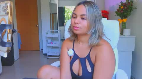 diosadeluniverso_ online show from March 22, 2:32 pm