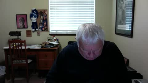 dirtrider195080438 online show from May 16, 9:57 pm