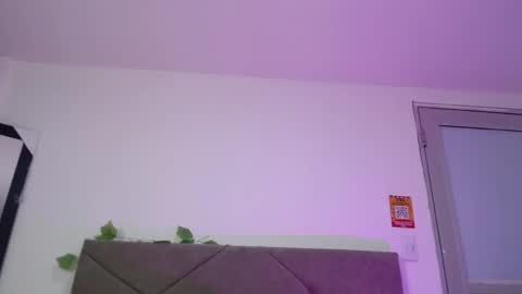 disyamil_pineda online show from May 14, 2:54 am