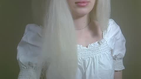 DitaMilton online show from October 28, 8:32 pm