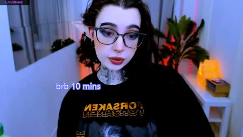 dixipixi_ online show from February 7, 11:45 am