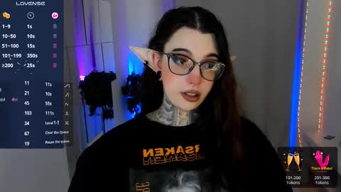 dixipixi_ online show from October 16, 6:02 am