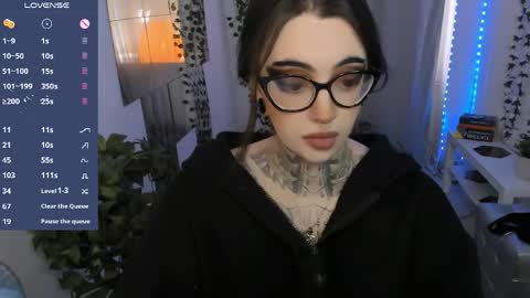 dixipixi_ online show from June 6, 7:03 am