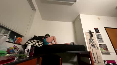 dizzinsweatyy online show from February 24, 1:13 am