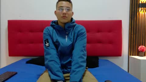  01 online show from May 31, 1:21 pm