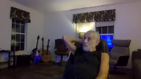 Snapshot of dogluc7 chatting on December 8, 12:46 am dogluc7 online show from December 8, 12:46 am