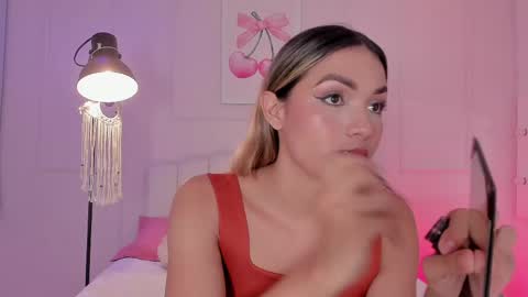 doll_isa_ online show from May 19, 4:30 am