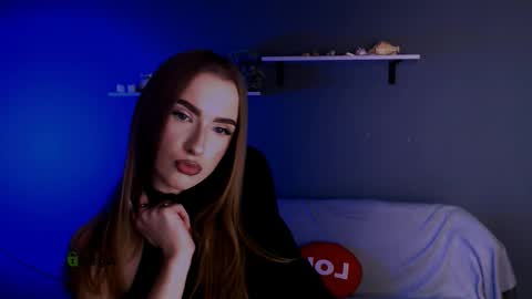 doll_vey online show from November 9, 8:00 pm