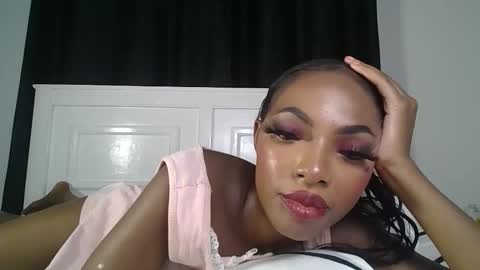 Snapshot of dolldol18 chatting on February 28, 10:28 pm Doll online show from February 28, 10:28 pm