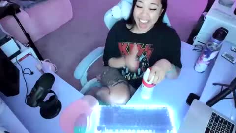 DOLLLFACE online show from September 21, 6:17 am