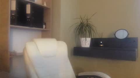 DollyRoma online show from December 5, 9:30 am