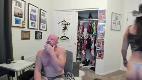 Snapshot of domanddollxx chatting on October 27, 12:21 am domanddollxx online show from October 27, 12:21 am