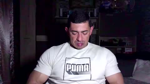 Snapshot of dominatemuscle chatting on September 25, 7:54 pm Kevin online show from September 25, 7:54 pm