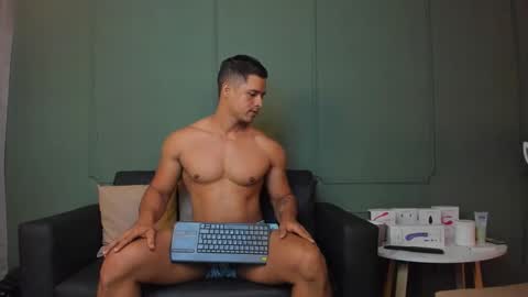 domincrodriguez_119 online show from March 10, 11:36 am