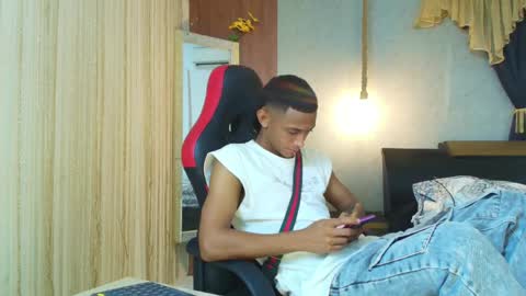 dominic_smith_ online show from June 1, 9:16 pm