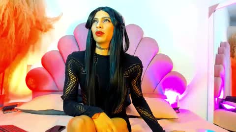 dominique online show from December 16, 2:34 pm