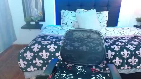  D O M I N K  online show from April 20, 8:01 pm