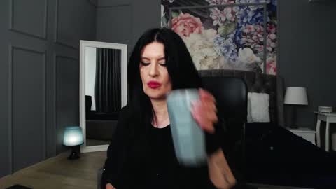 Snapshot of dommelisa chatting on December 13, 12:20 am Dom Melisa online show from December 13, 12:20 am
