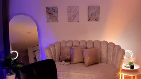  Donna Stonne  online show from February 24, 4:04 am