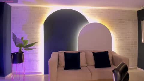  Donna Stonne  online show from September 23, 3:33 am