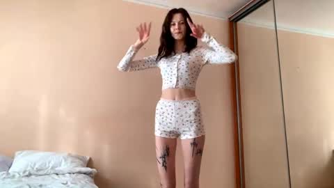 Lauren online show from April 12, 11:03 am