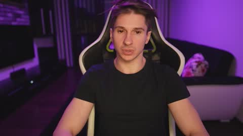 Dorian Reyes online show from March 21, 1:44 am