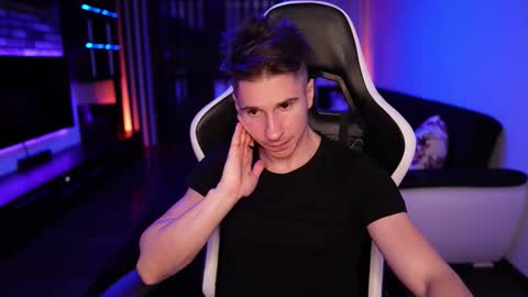 Dorian Reyes online show from October 18, 12:37 am