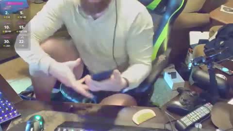 Snapshot of dotyoureyezez chatting on February 3, 12:47 pm DotYourEyezez  online show from February 3, 12:47 pm