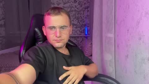 Snapshot of douglas_666 chatting on September 13, 7:38 pm douglas_666 online show from September 13, 7:38 pm