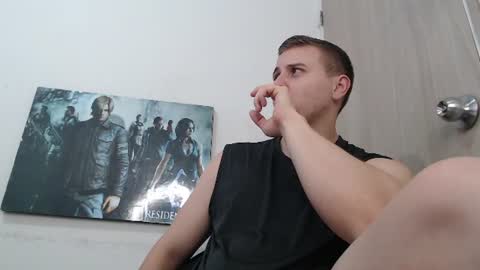 draco_boy2000 online show from June 18, 11:21 pm