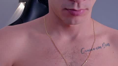 Snapshot of drake_carter1 chatting on January 29, 1:05 am drake_carter1 online show from January 29, 1:05 am