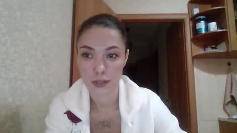 dream_petal_ online show from January 18, 12:36 pm