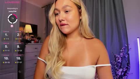 Snapshot of dreamaise chatting on October 12, 6:21 pm  Mary   pvt open    use pink and blue app lovense online show from October 12, 6:21 pm