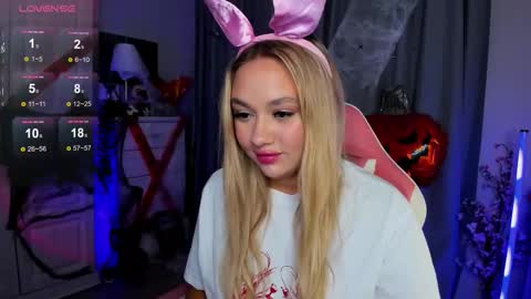 Snapshot of dreamaise chatting on October 30, 2:06 pm  Mary   pvt open    use pink and blue app lovense online show from October 30, 2:06 pm