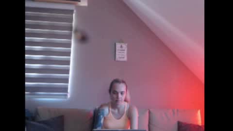 A girl online show from July 30, 7:42 am