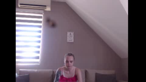 A girl online show from June 29, 7:27 am