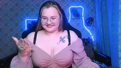 dreamforyoue2 online show from April 22, 7:10 pm