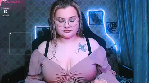 dreamforyoue2 online show from June 4, 6:58 pm