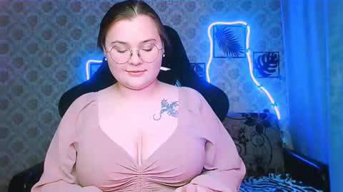 dreamforyoue2 online show from February 4, 8:35 pm