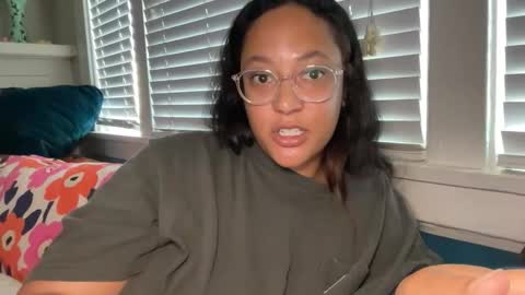 RIRI OR DREAMY online show from May 20, 2:12 pm