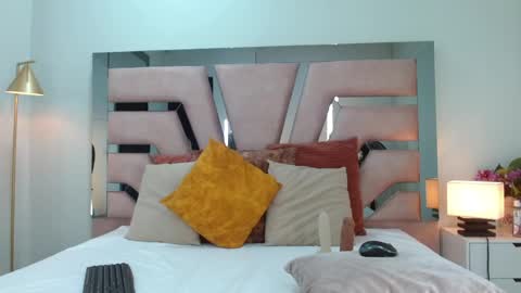 drilau_18 online show from May 6, 4:07 am