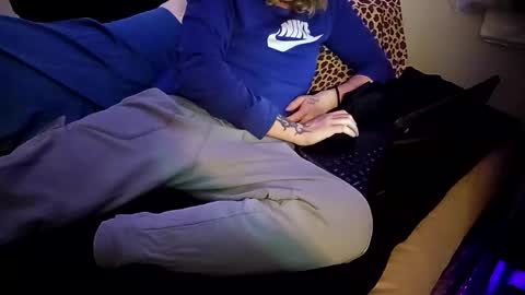 drippiehippie420 online show from January 18, 5:16 am